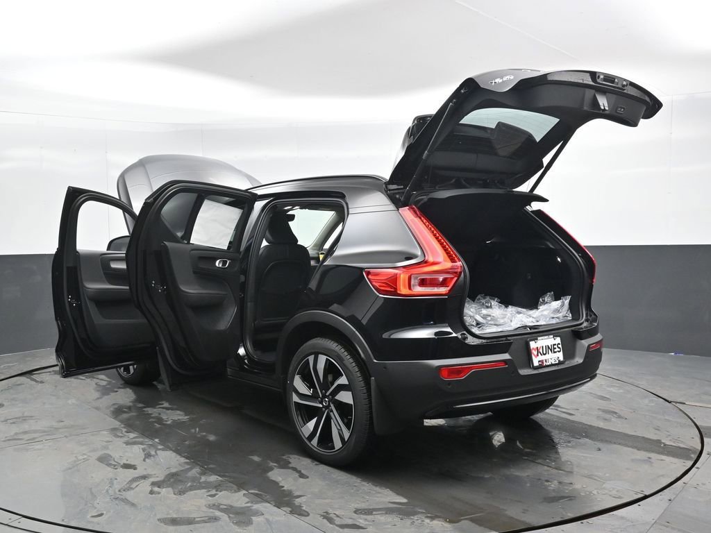 New 2026 Volvo XC40 B5 Plus w/ Protection Package Premier image 47