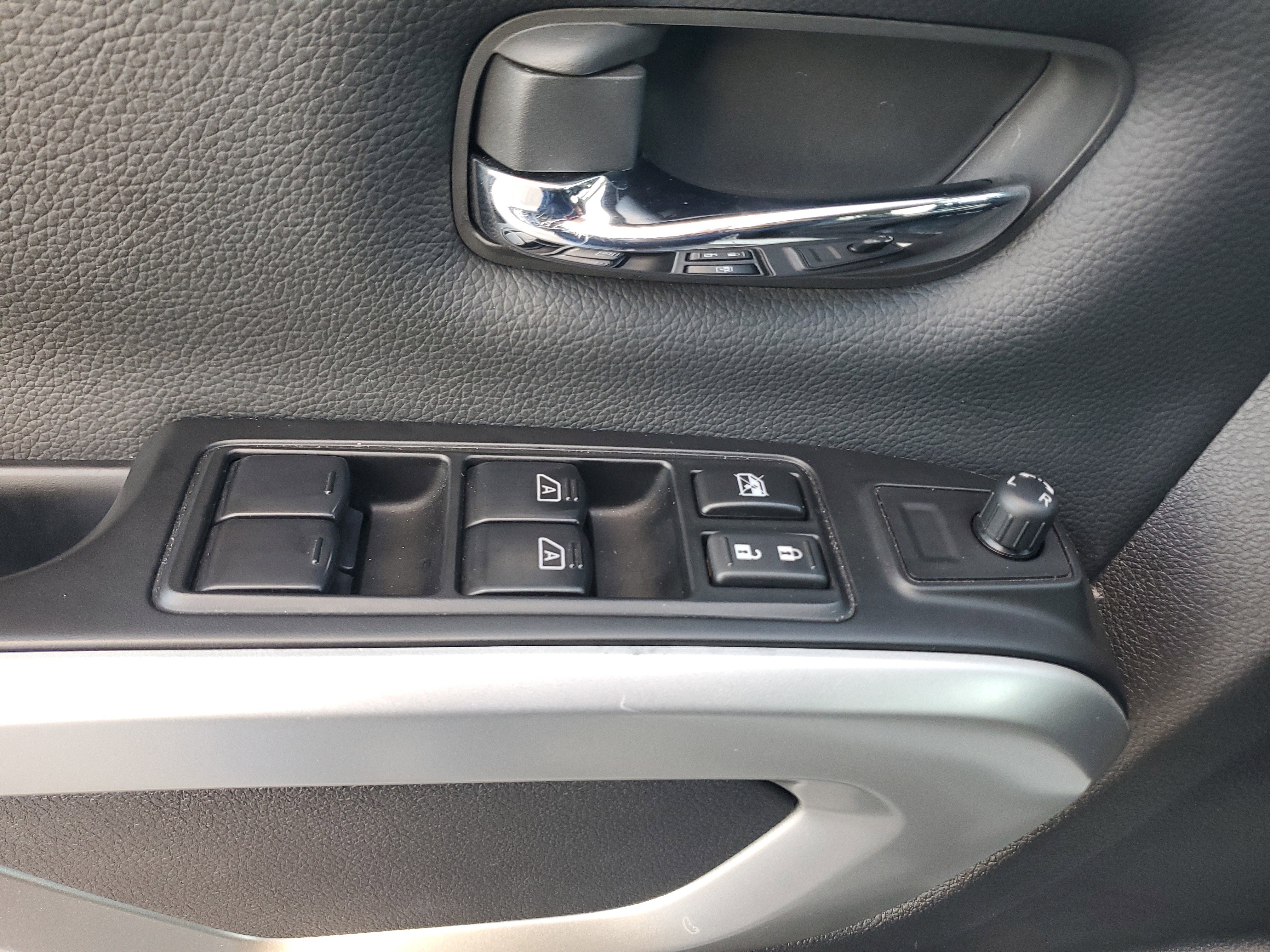 Certified 2024 Nissan Titan SV w/ SV Convenience Package image 26