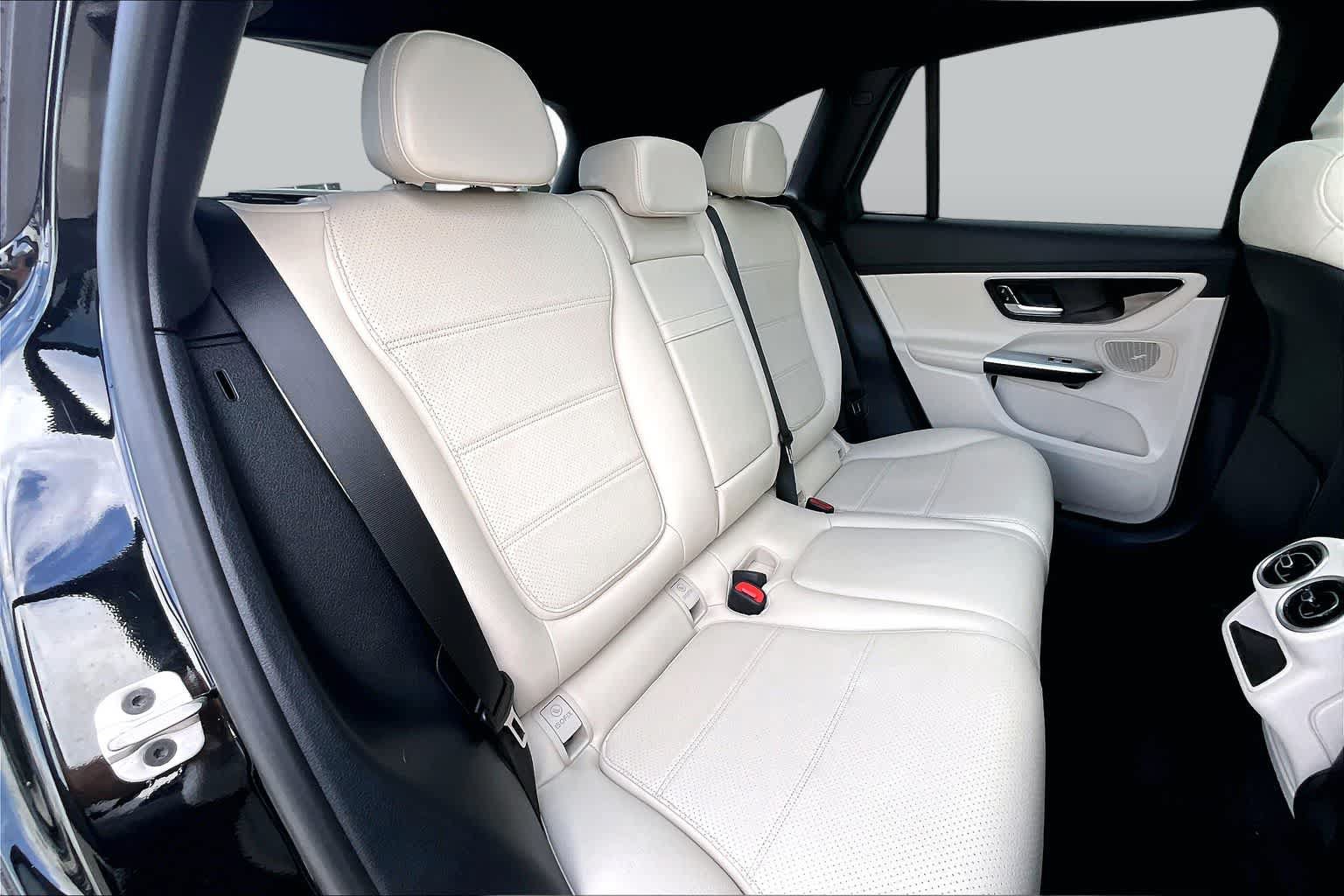 Used 2025 Mercedes-Benz GLC 300 image 18