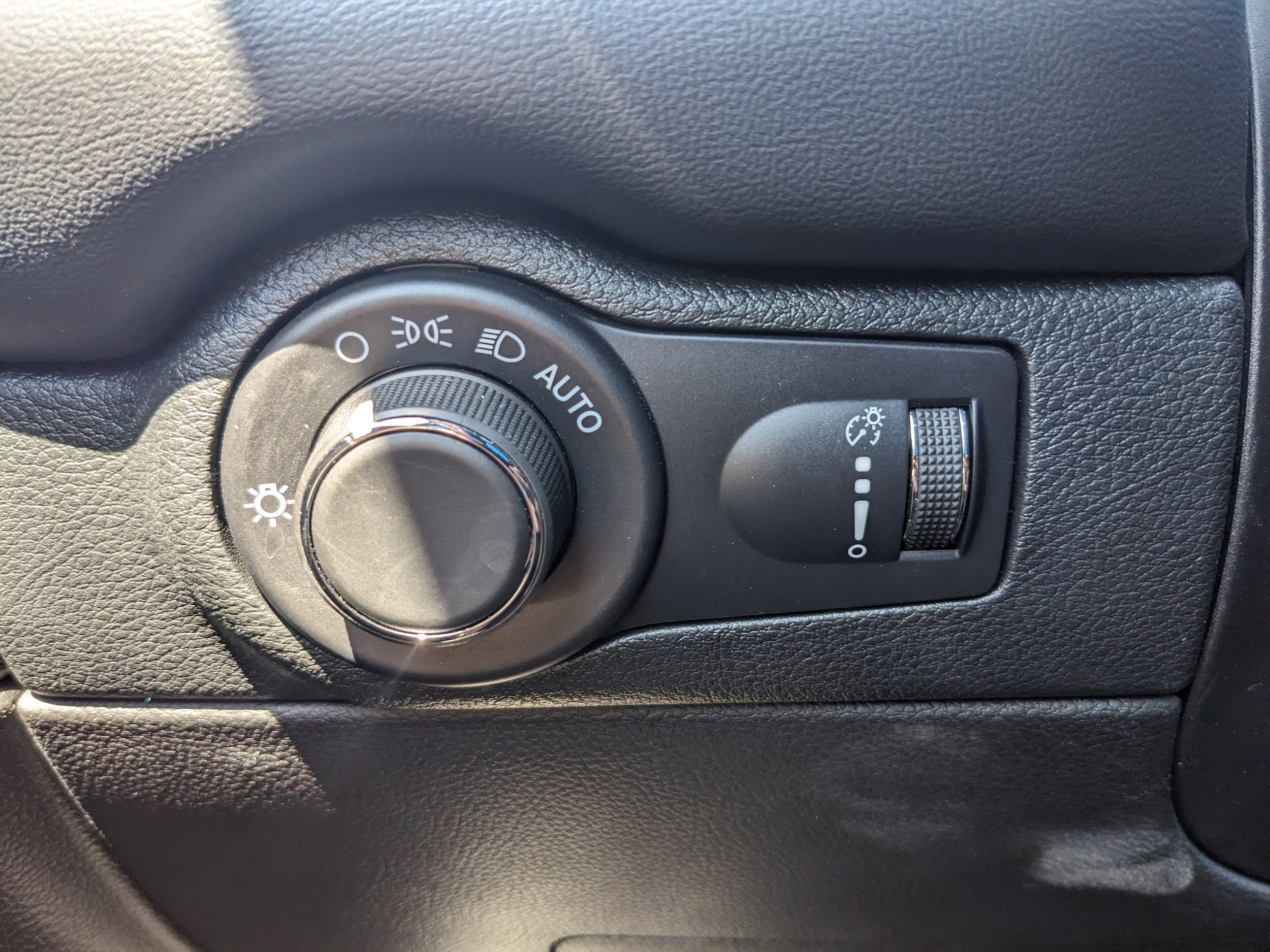 Used 2024 Dodge Durango GT w/ Blacktop Package AWD/4WD image 32