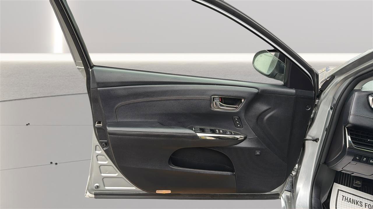 Used 2016 Toyota Avalon Limited FWD image 18
