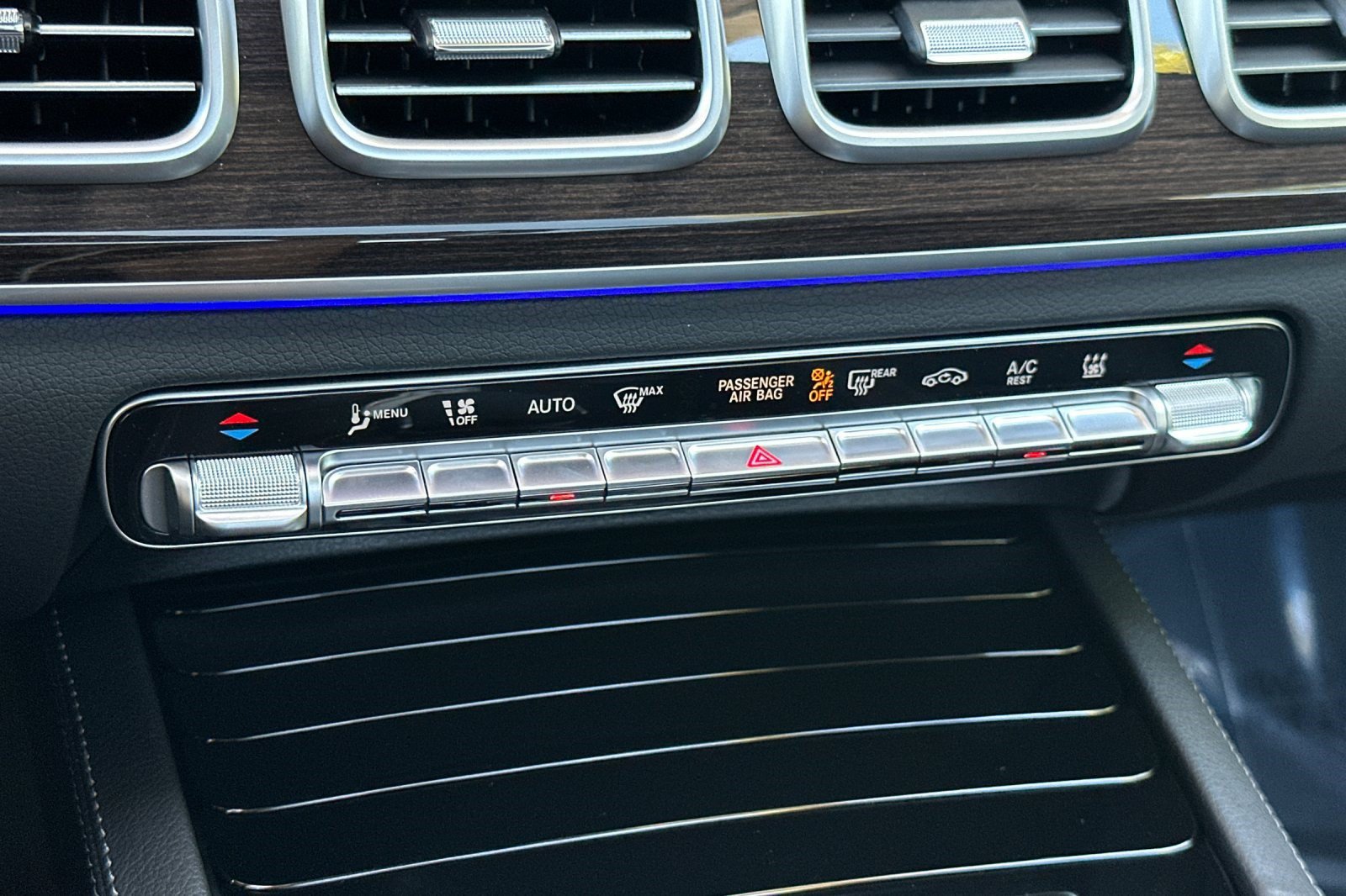 New 2026 Mercedes-Benz GLE 450e 4MATIC image 17
