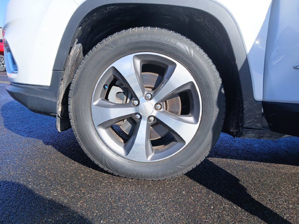 Used 2019 Jeep Cherokee Limited AWD/4WD image 26