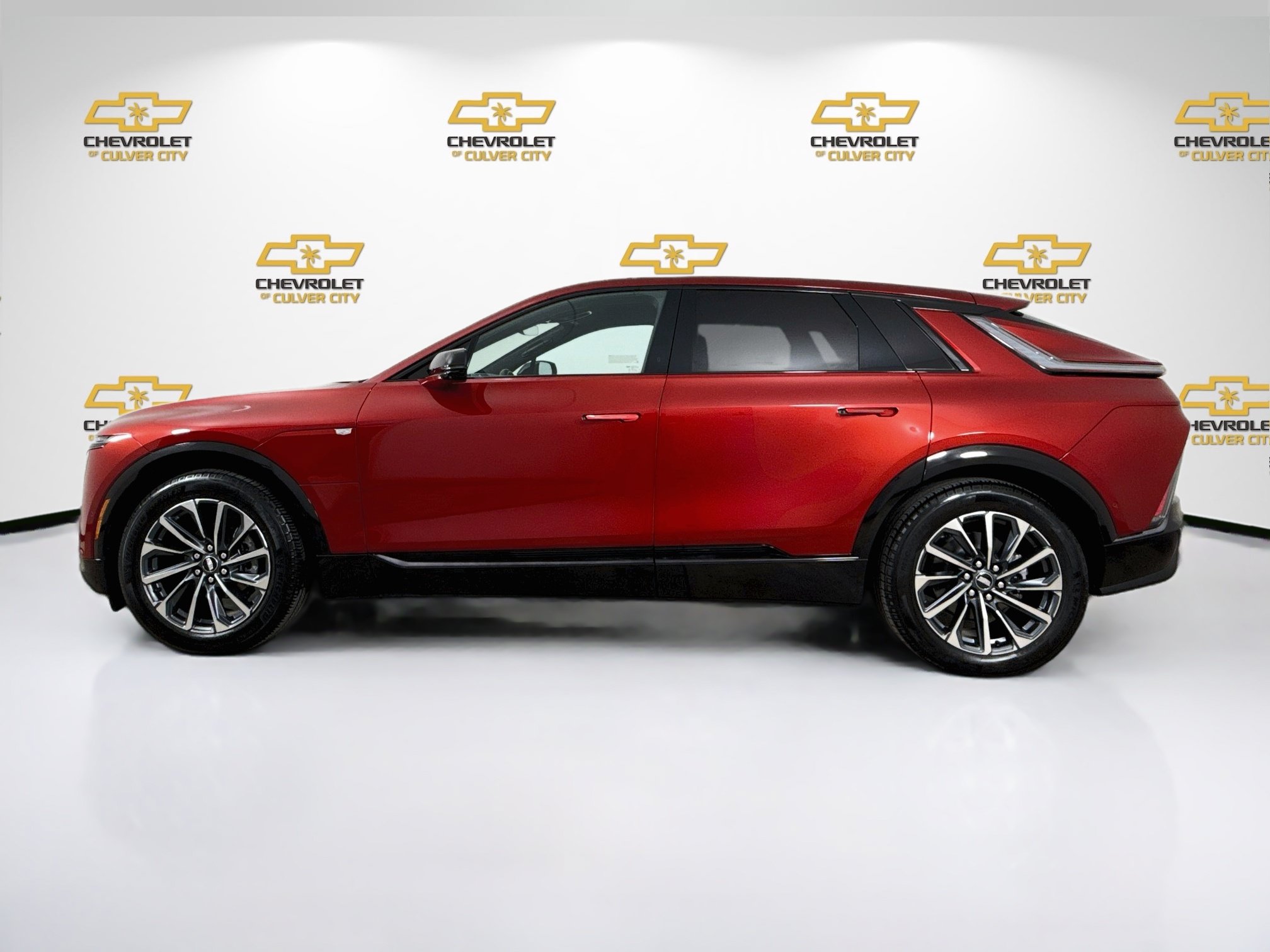 Used 2025 Cadillac Lyriq Sport AWD/4WD image 5