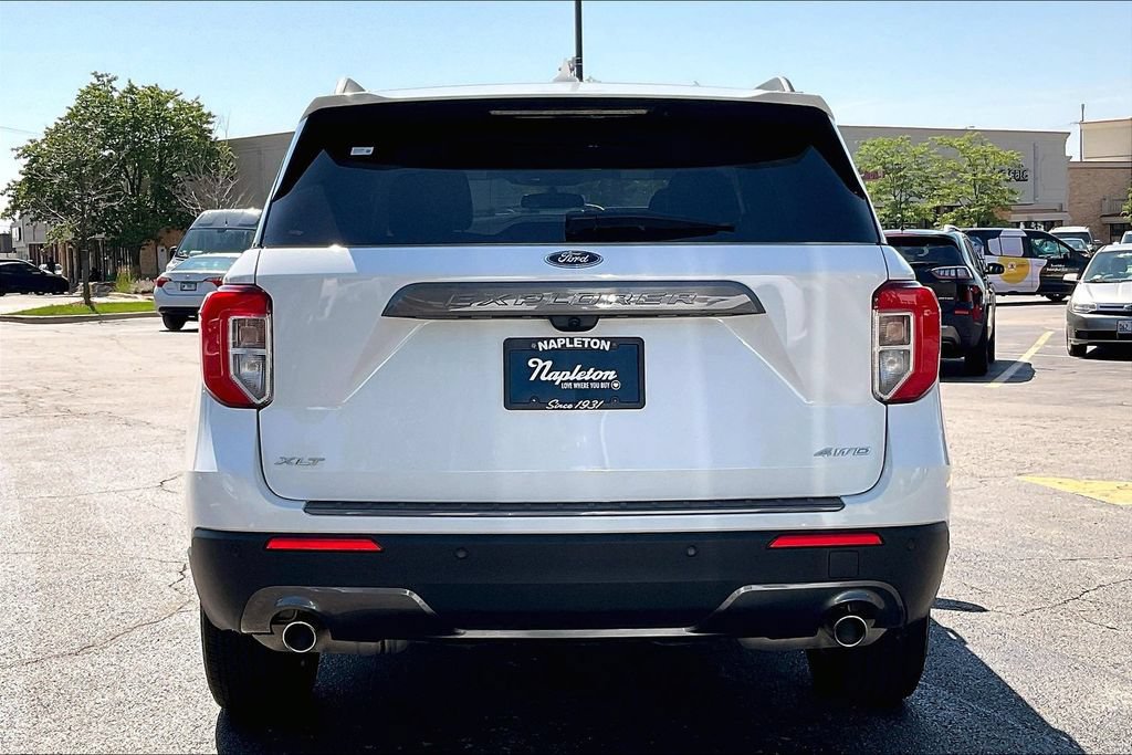 Used 2024 Ford Explorer XLT w/ Equipment Group 202A AWD/4WD image 4