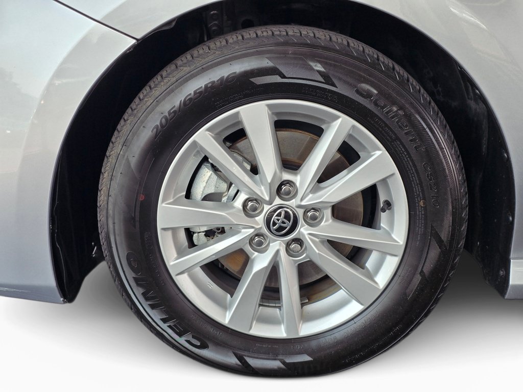 Used 2025 Toyota Camry LE FWD image 11