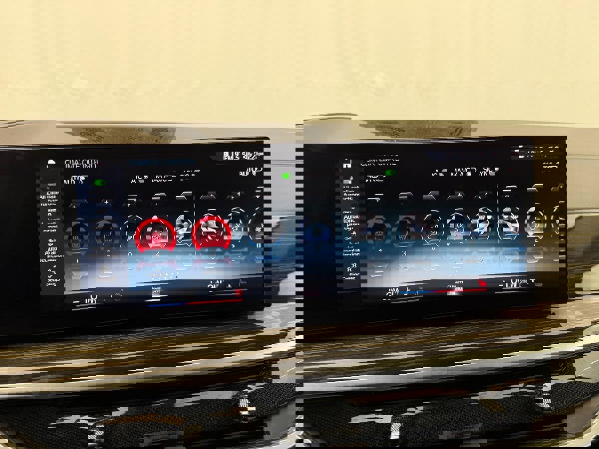 Used 2023 BMW X7 xDrive40i w/ Premium Package image 47