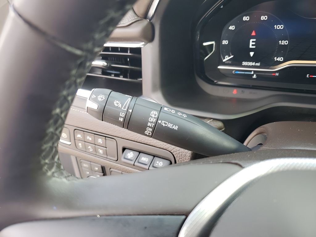 Certified 2023 GMC Yukon XL Denali image 36