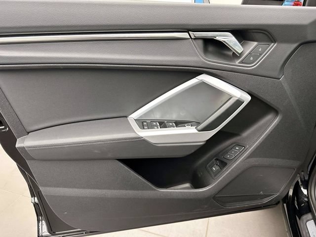 Used 2023 Audi Q3 2.0T Premium w/ Convenience Package AWD/4WD image 17