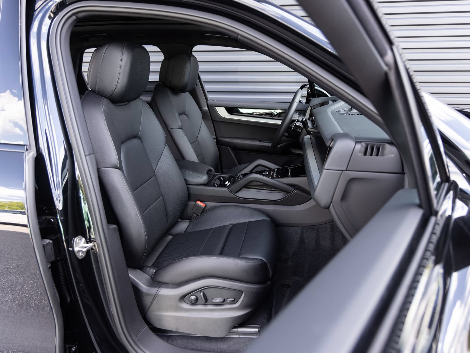 New 2026 Porsche Cayenne S AWD/4WD image 34