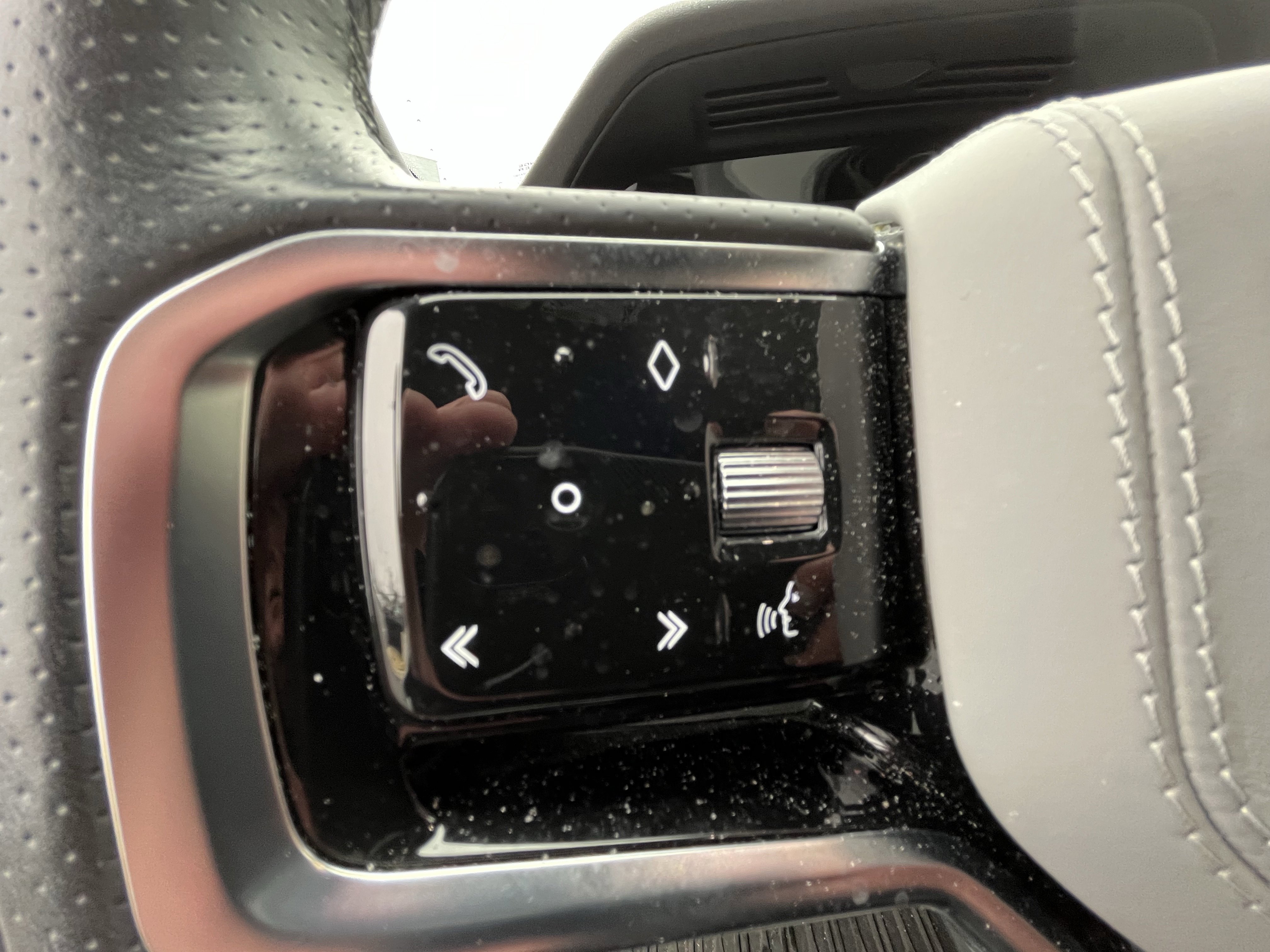 Certified 2023 Land Rover Range Rover Evoque R-Dynamic SE image 19