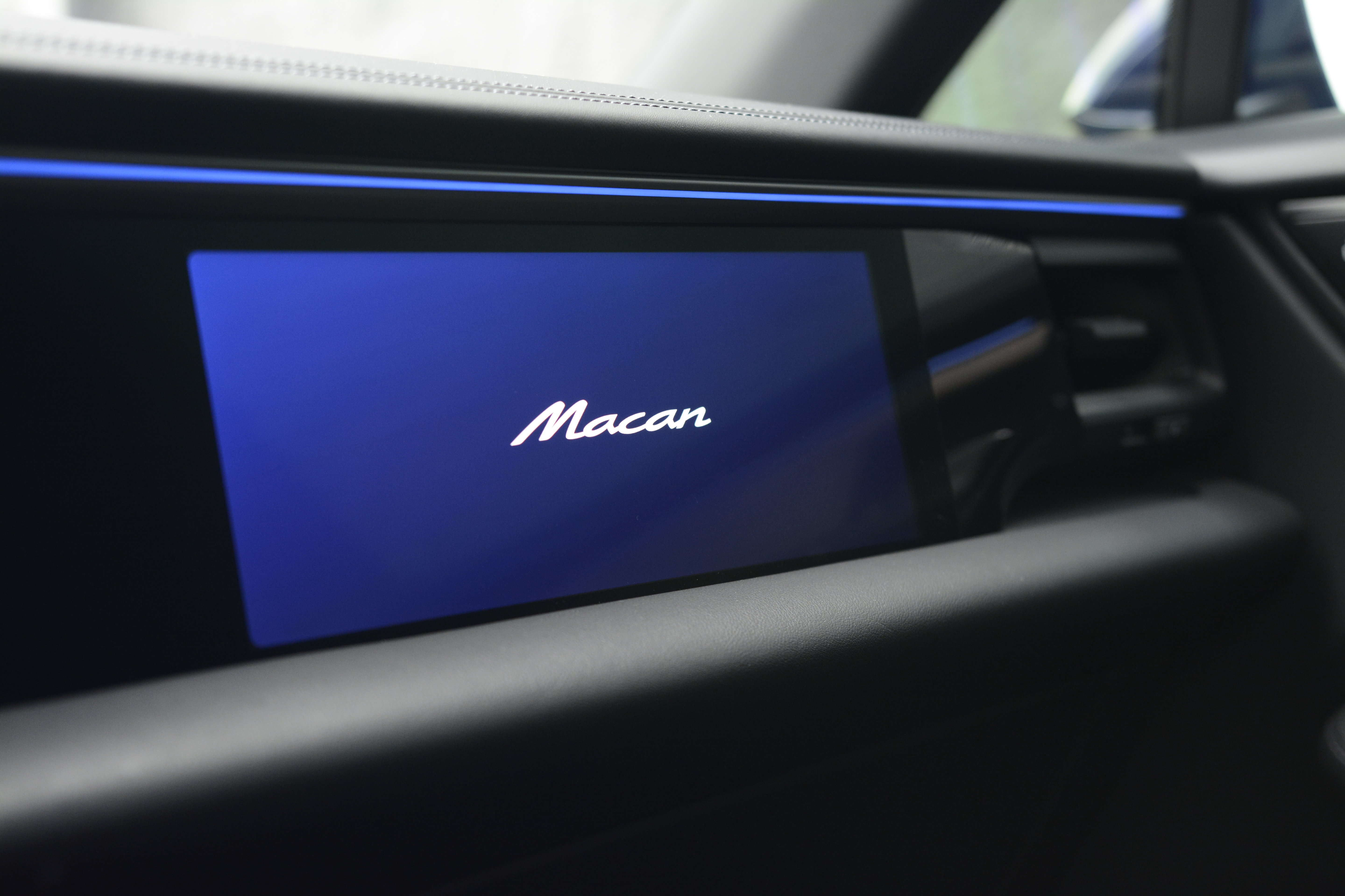 Certified 2024 Porsche Macan 4 Electric AWD/4WD image 30