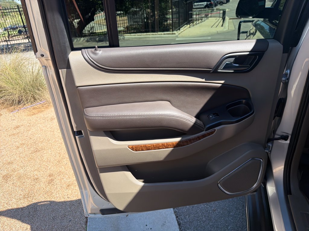 Used 2020 Chevrolet Suburban Premier RWD image 32
