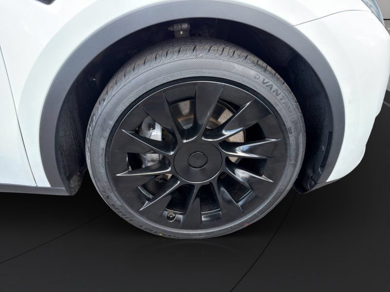 Used 2020 Tesla Model Y Long Range AWD/4WD image 24