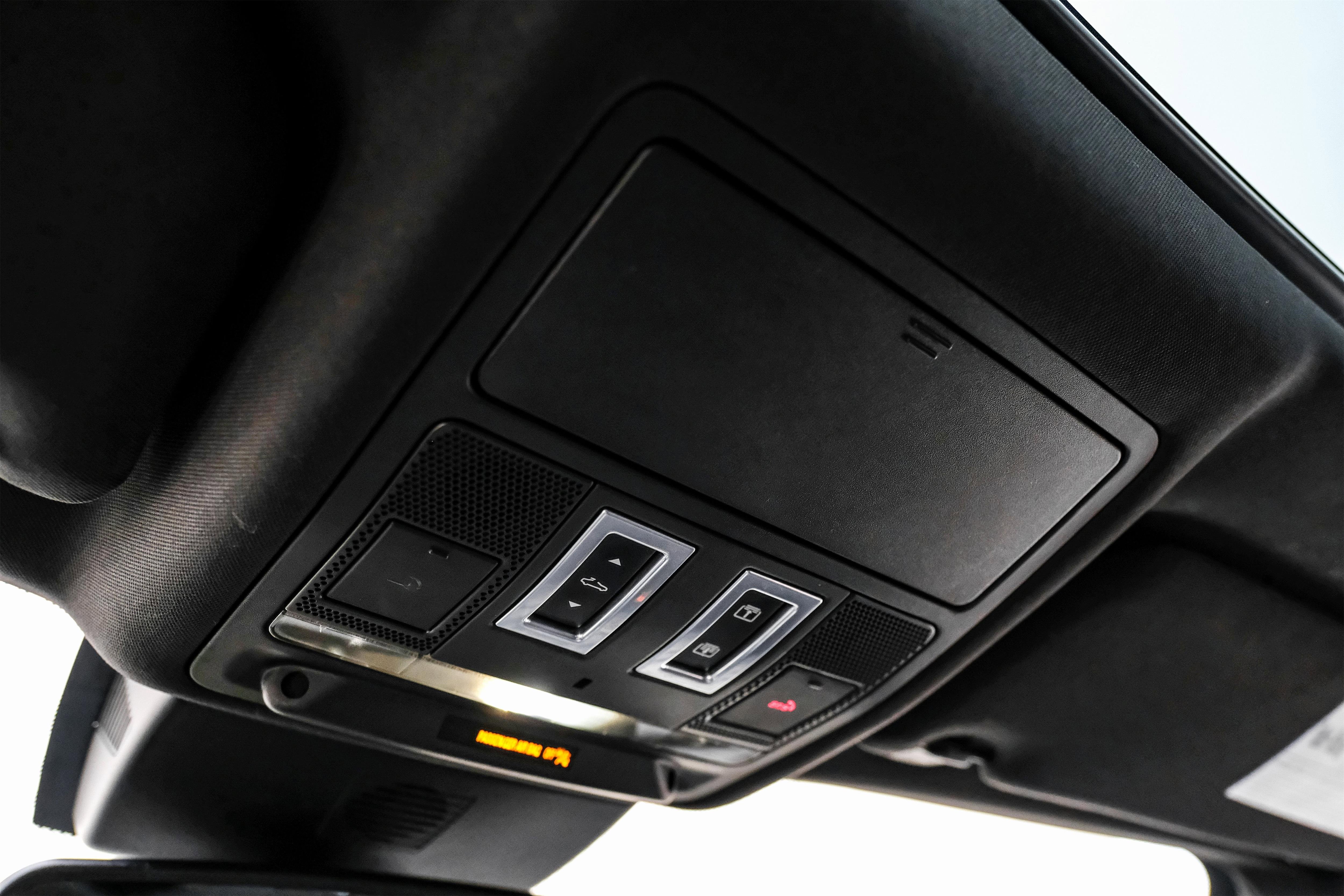 Used 2017 Jaguar XF S image 27