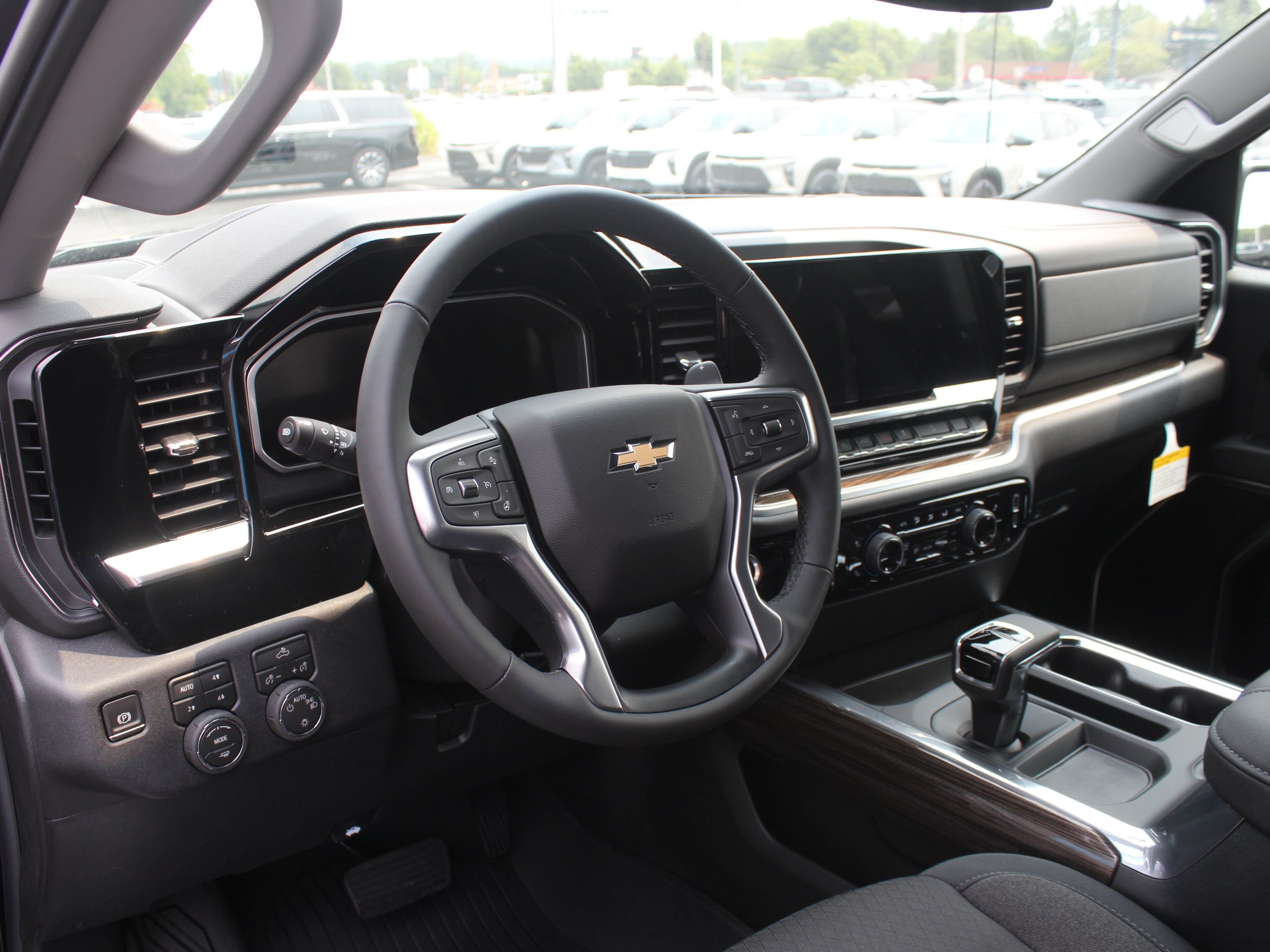 New 2026 Chevrolet Silverado 1500 LT w/ Z71 Off-Road Package AWD/4WD image 10