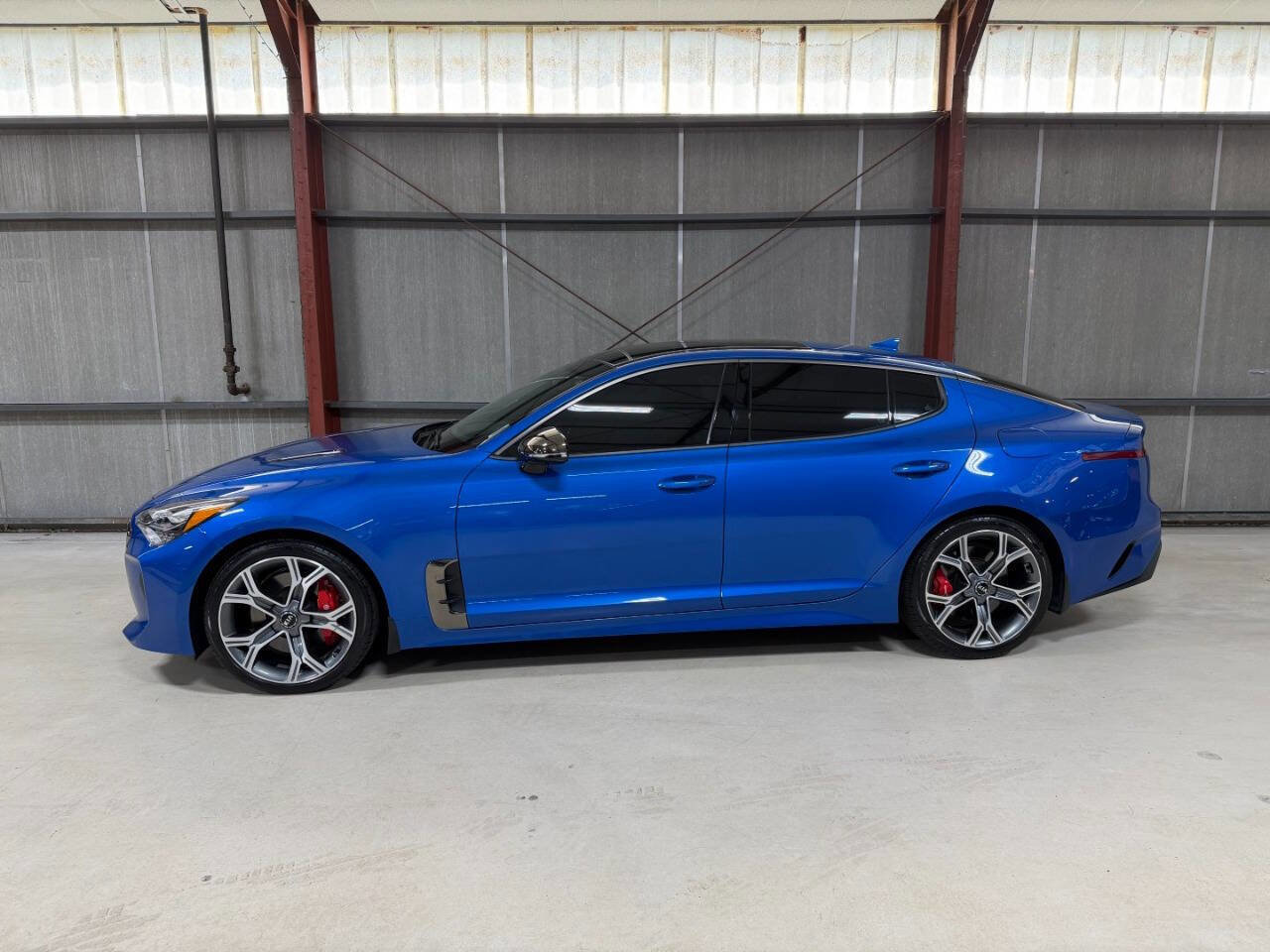 Used 2021 Kia Stinger GT2 image 1