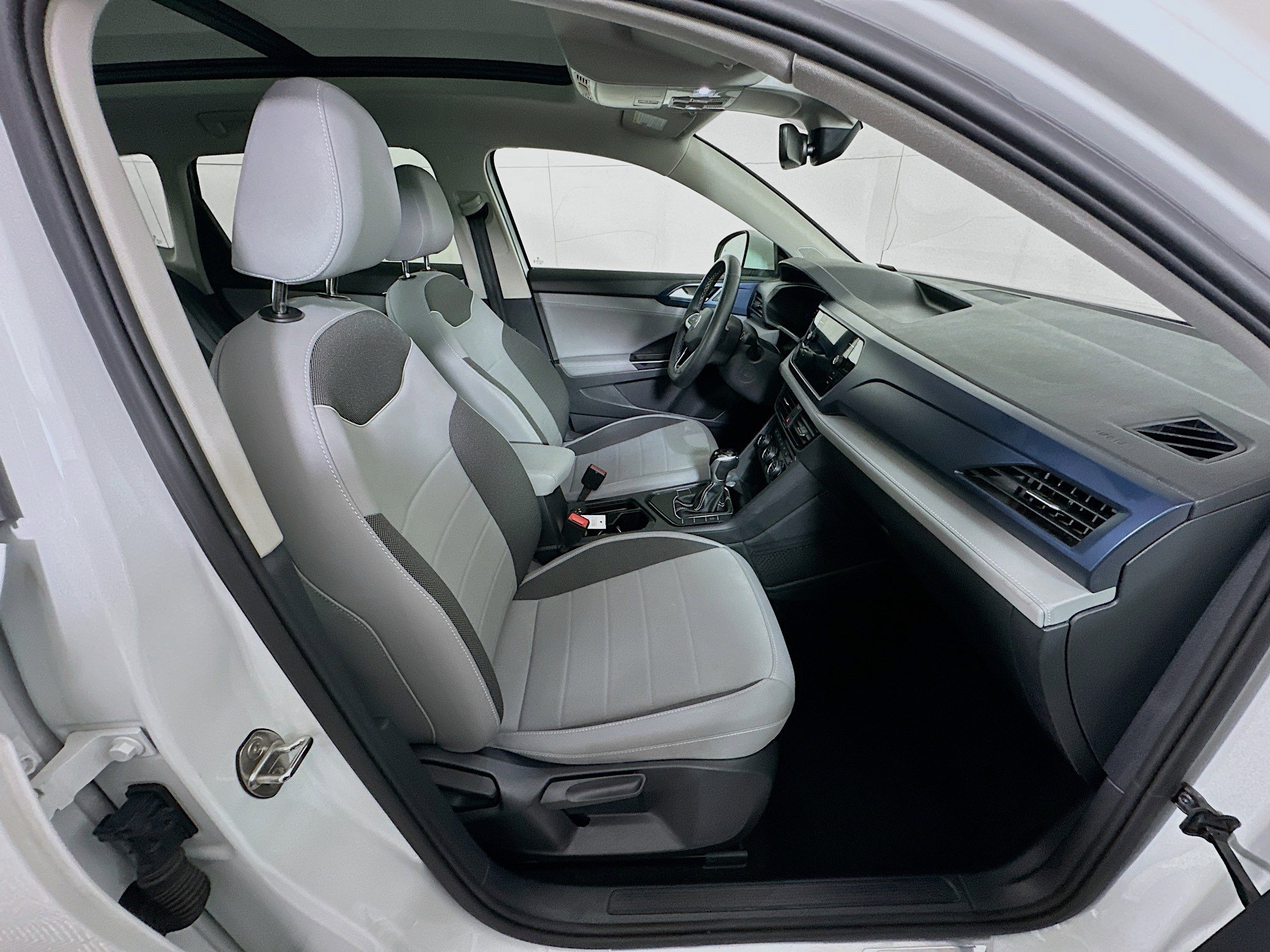 Used 2024 Volkswagen Taos SE image 31