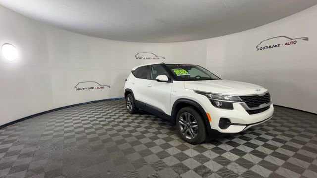 Certified 2023 Kia Seltos LX image 2