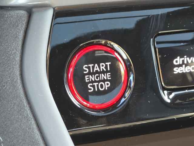 New 2025 Audi SQ5 Prestige image 17