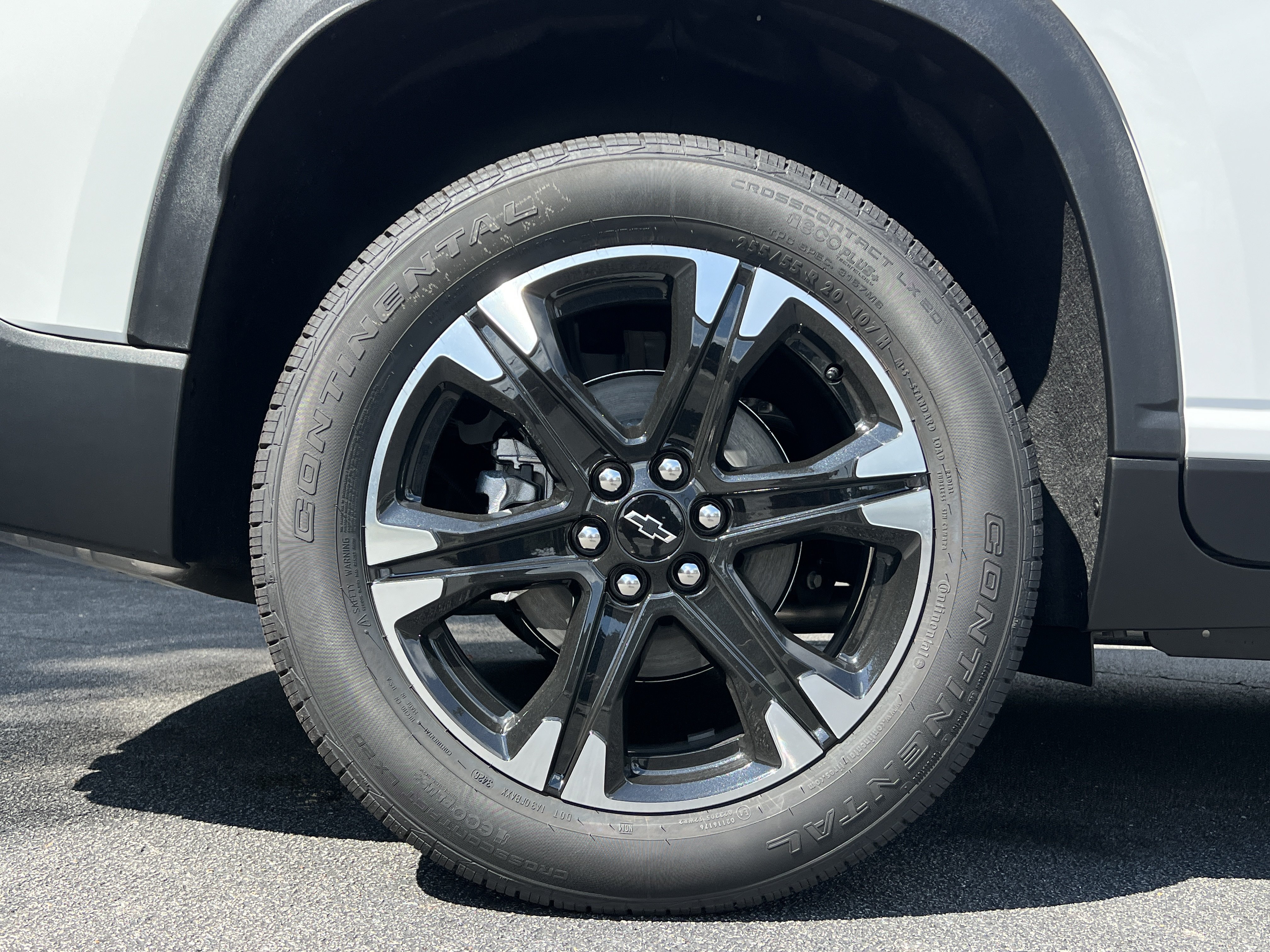 New 2027 Chevrolet Traverse LT w/ Sun and Wheel Package FWD image 38