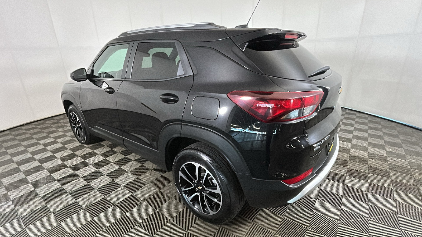 Used 2025 Chevrolet TrailBlazer LT AWD/4WD image 5