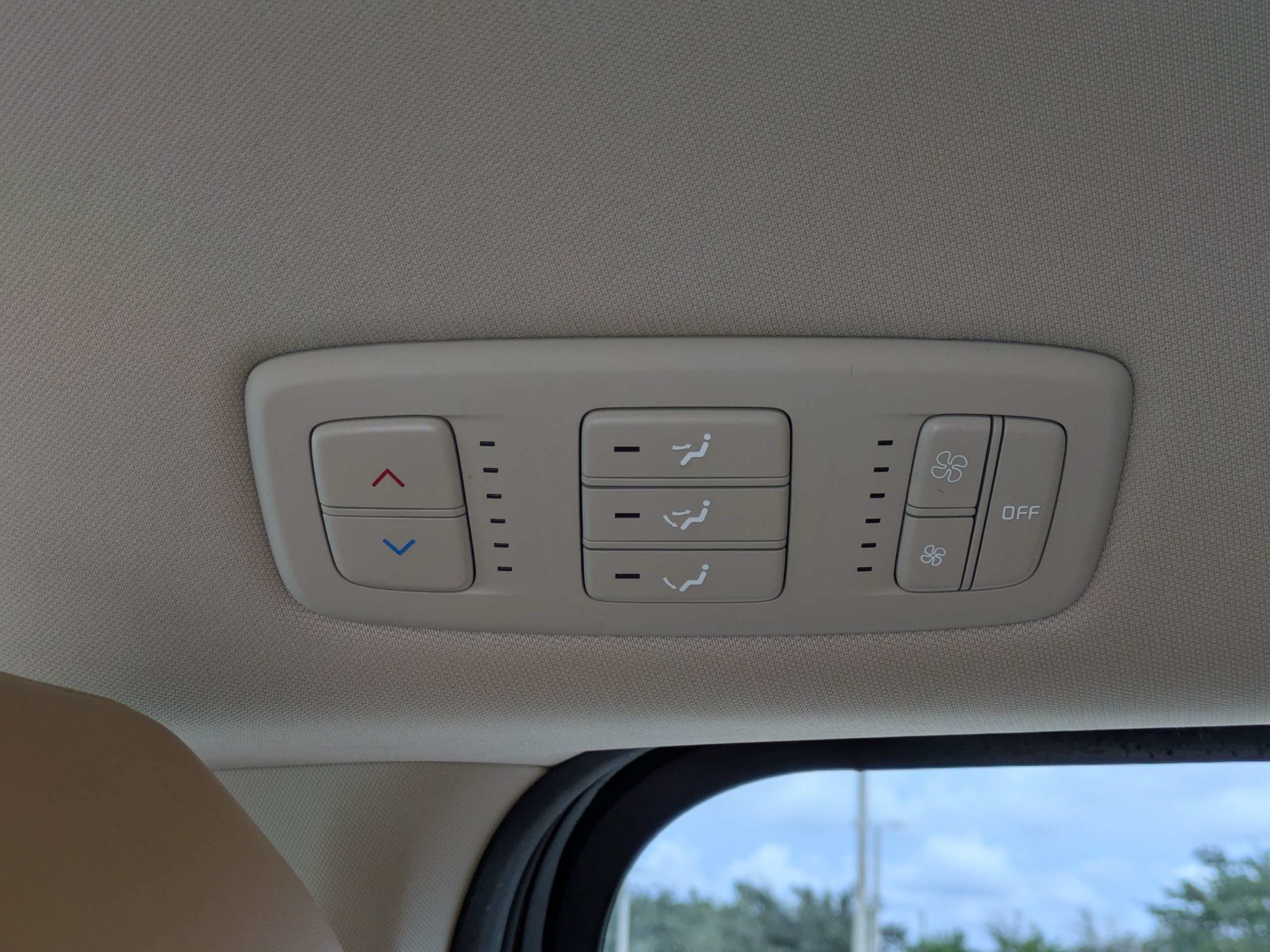 Certified 2022 Kia Carnival LX FWD image 14
