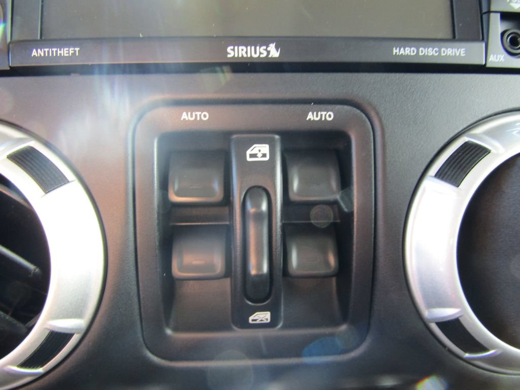 Used 2016 Jeep Wrangler Unlimited Rubicon AWD/4WD image 32