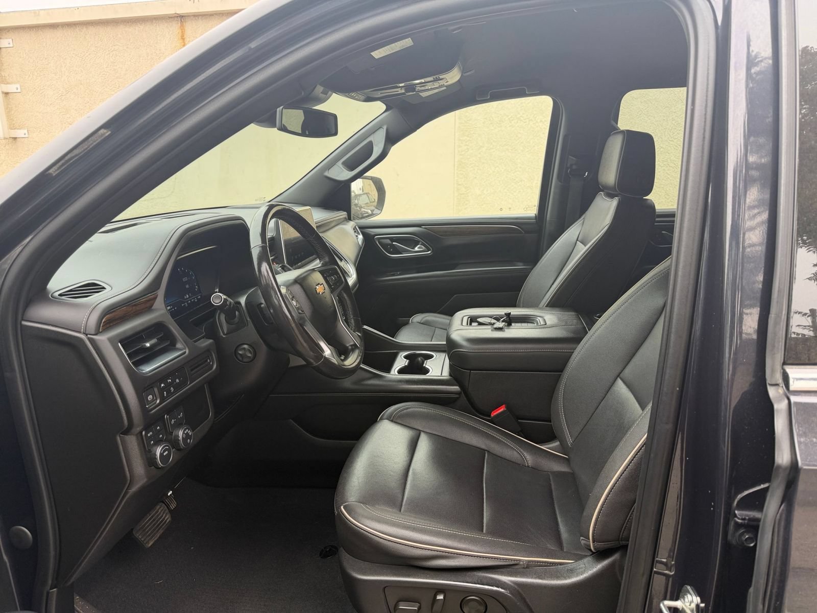 Used 2023 Chevrolet Suburban Premier AWD/4WD image 29