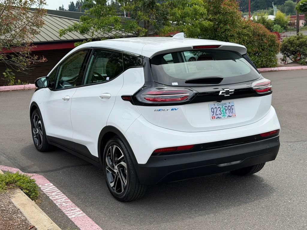 Used 2023 Chevrolet Bolt LT w/ Infotainment Package FWD image 5