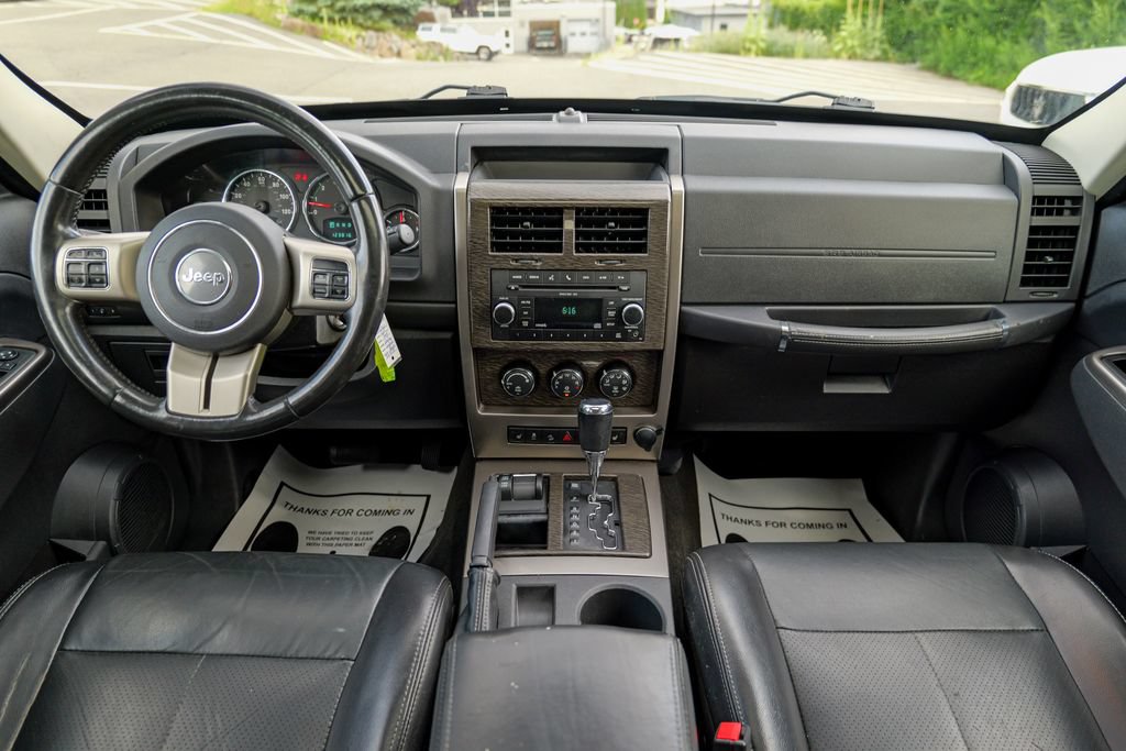 Used 2011 Jeep Liberty Limited w/ Chrome Accents Group AWD/4WD image 39