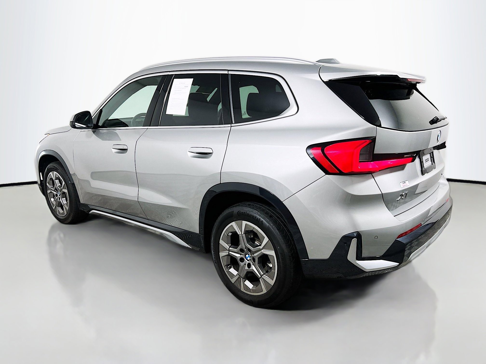 Used 2025 BMW X1 xDrive28i w/ Convenience Package AWD/4WD image 8