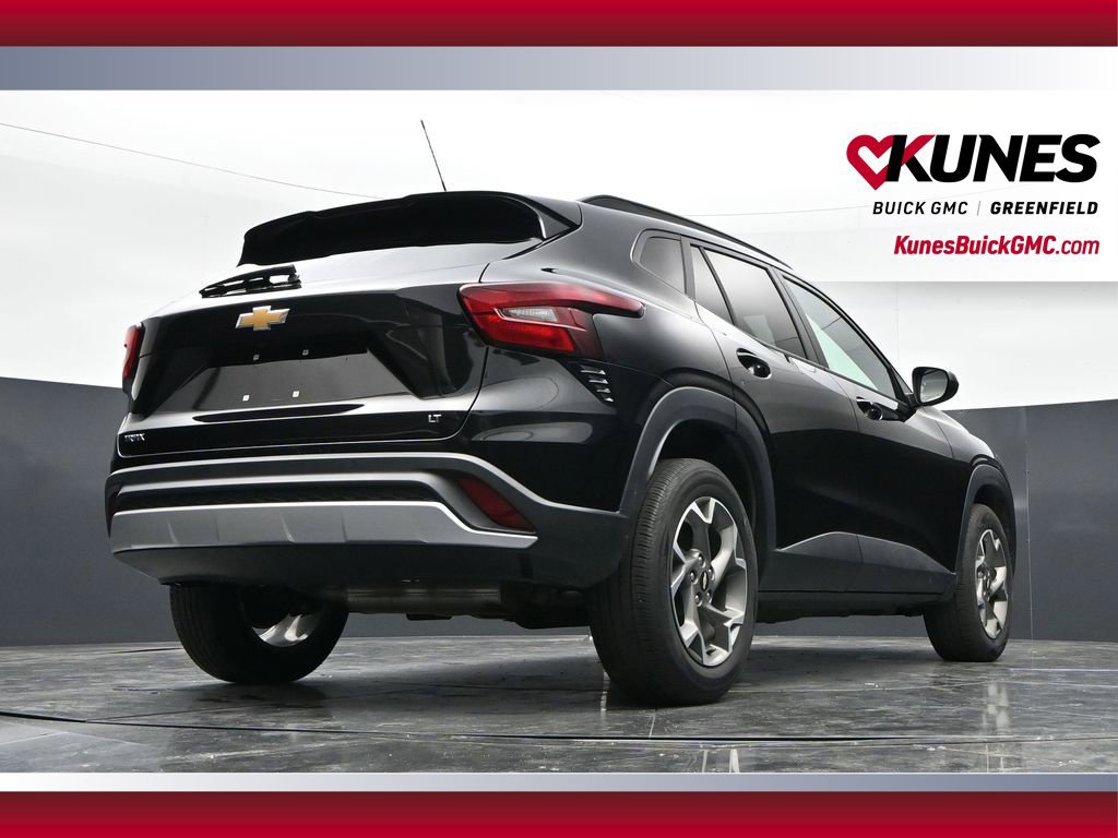 Used 2025 Chevrolet Trax LT w/ LT Convenience Package FWD image 39