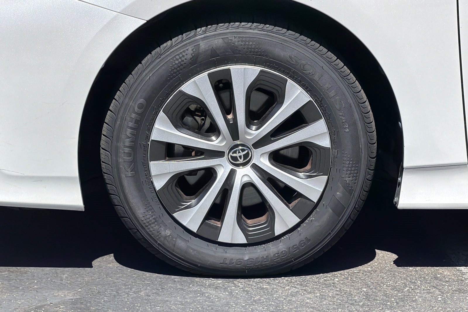 Used 2022 Toyota Prius Prime XLE FWD image 37