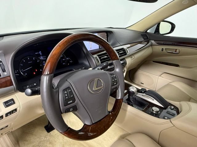 Used 2016 Lexus LS 460 w/ Comfort Package RWD image 15