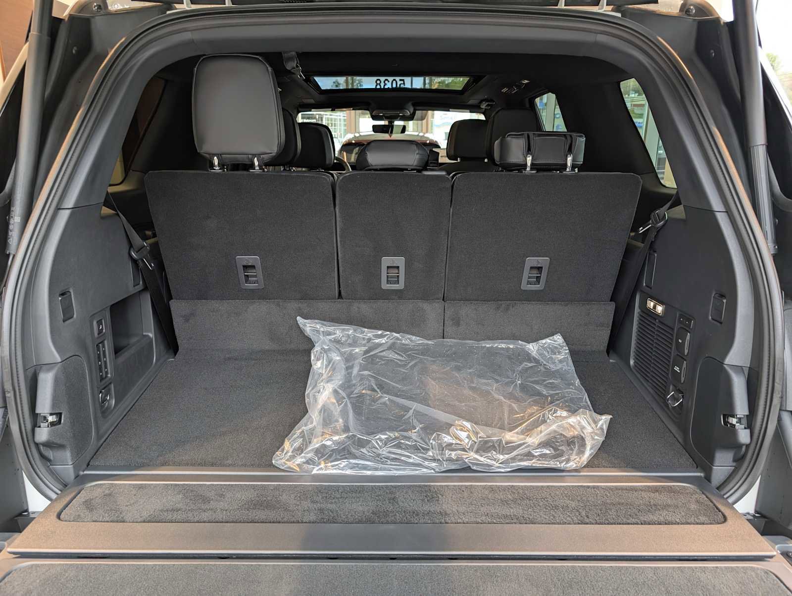 New 2025 Lincoln Navigator Reserve w/ Jet Appearance Package image 7