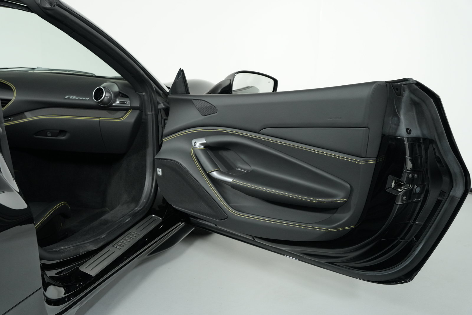 Used 2022 Ferrari F8 Spider RWD image 41