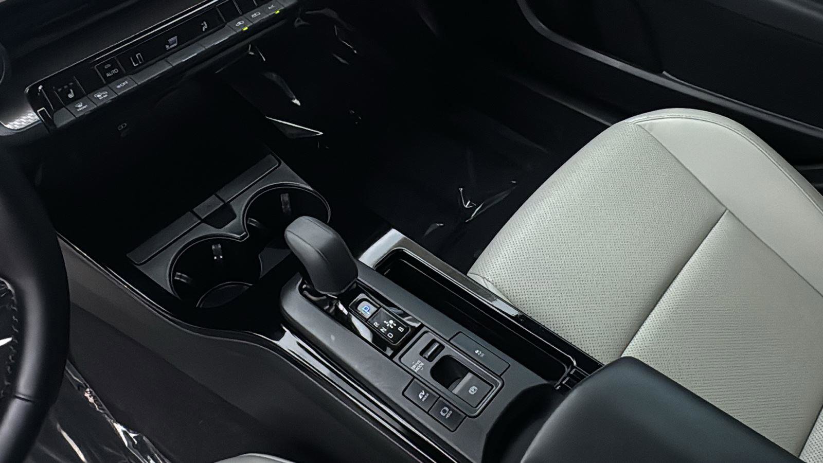 Used 2025 Toyota Prius XLE image 22