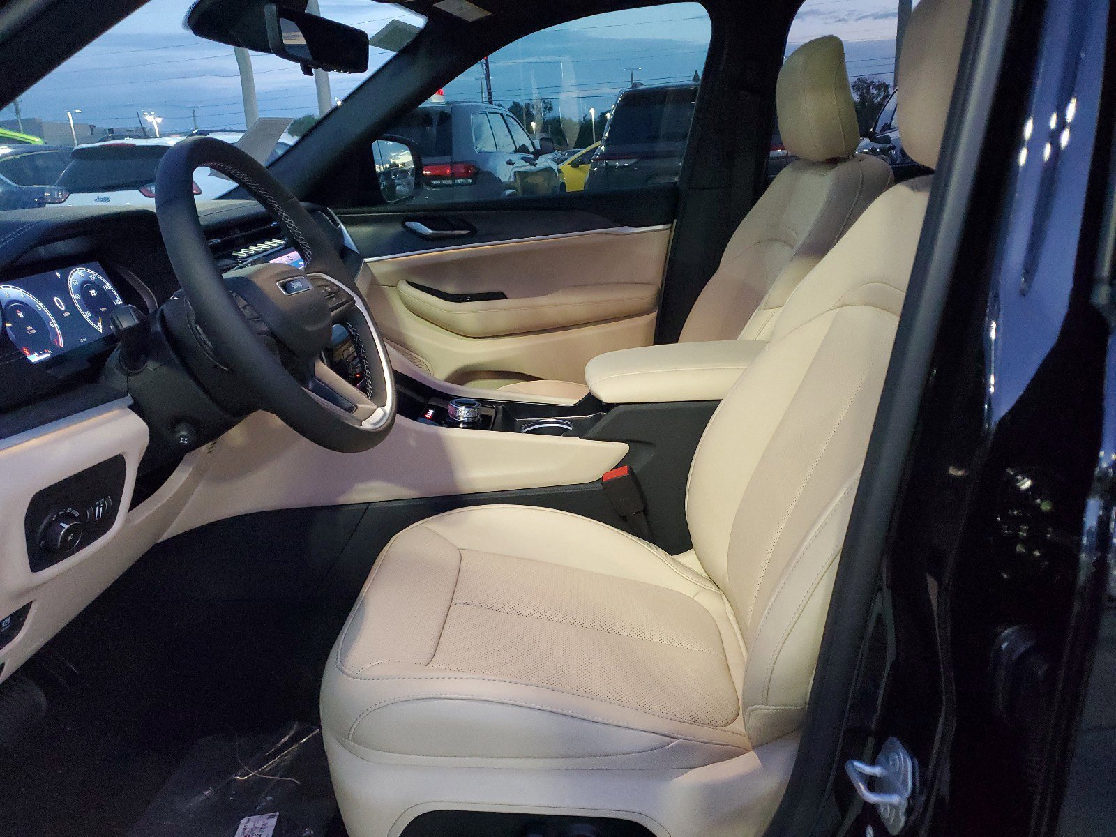 New 2025 Jeep Grand Cherokee Limited w/ Luxury Tech Group II image 20