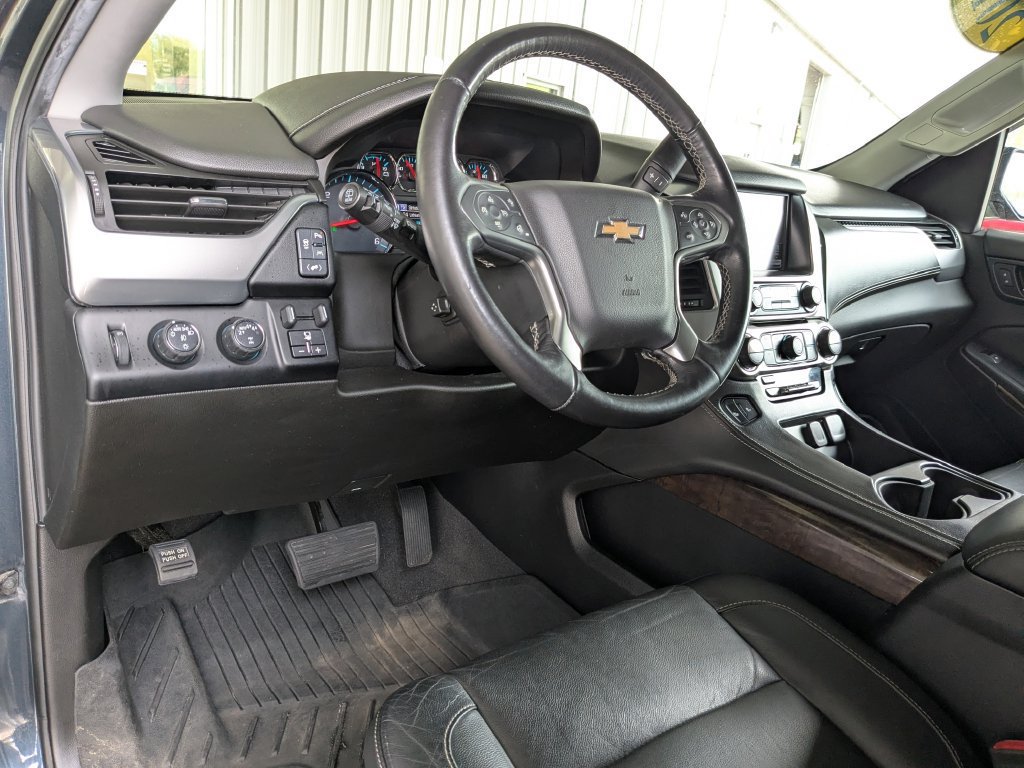 Used 2019 Chevrolet Tahoe LT w/ Luxury Package AWD/4WD image 2
