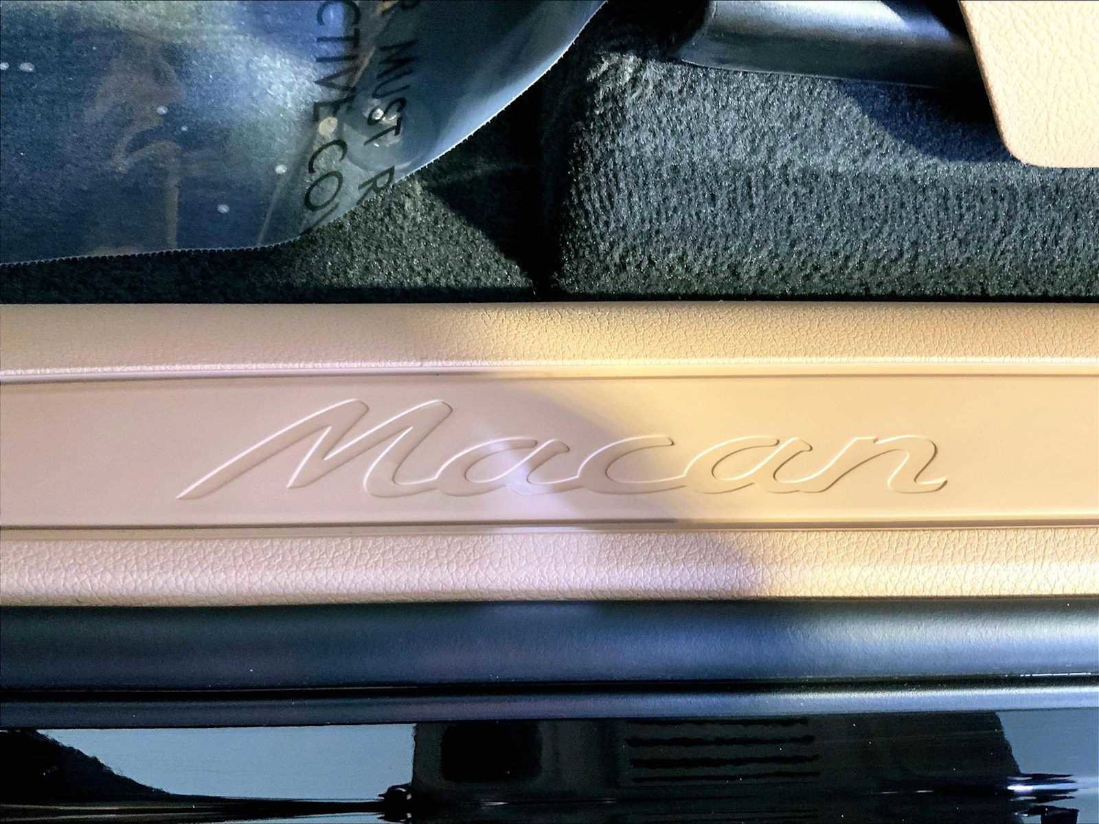 Certified 2023 Porsche Macan image 19