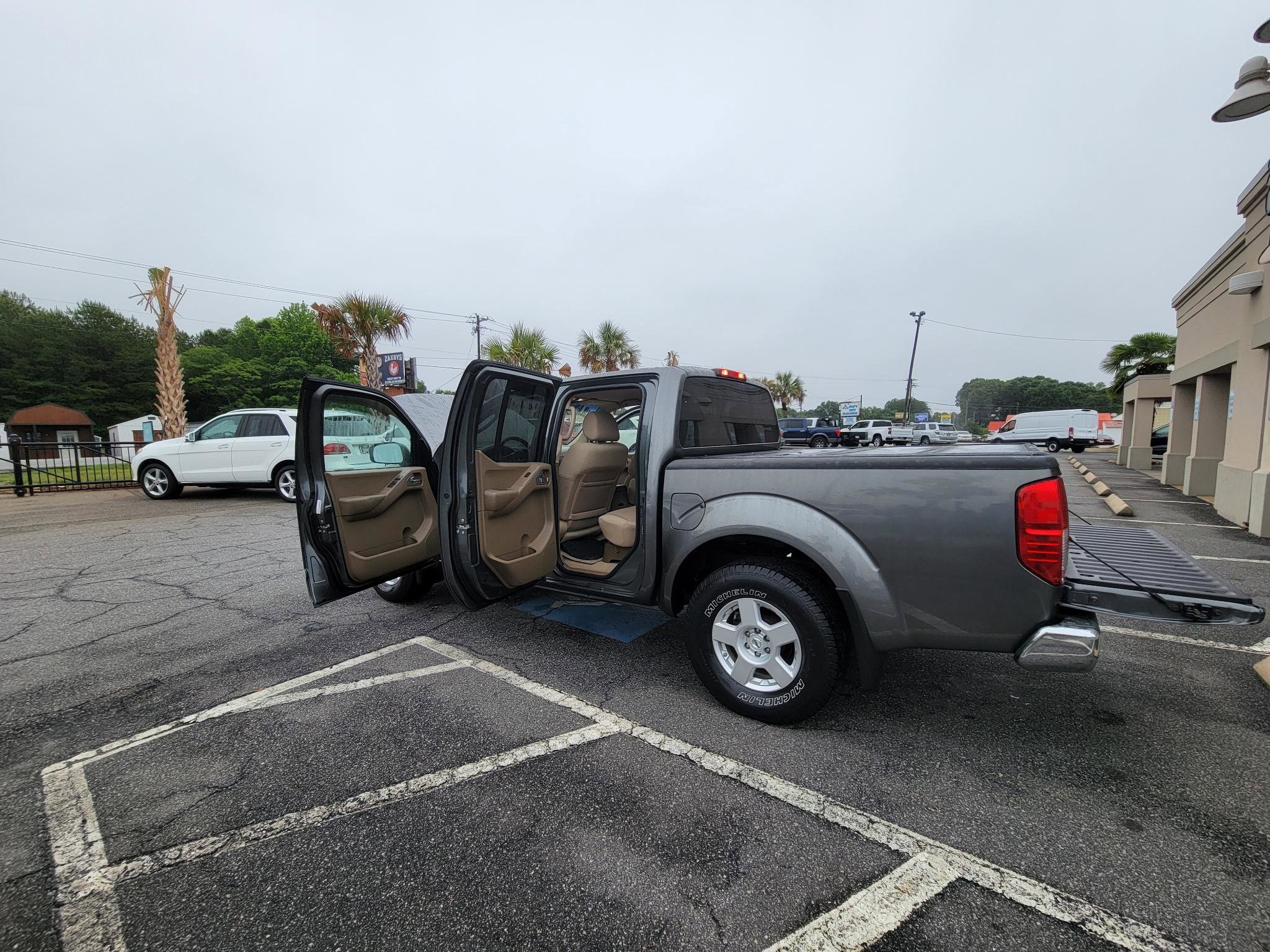 Used 2007 Nissan Frontier SE w/ SE Value Truck Pkg AWD/4WD image 18