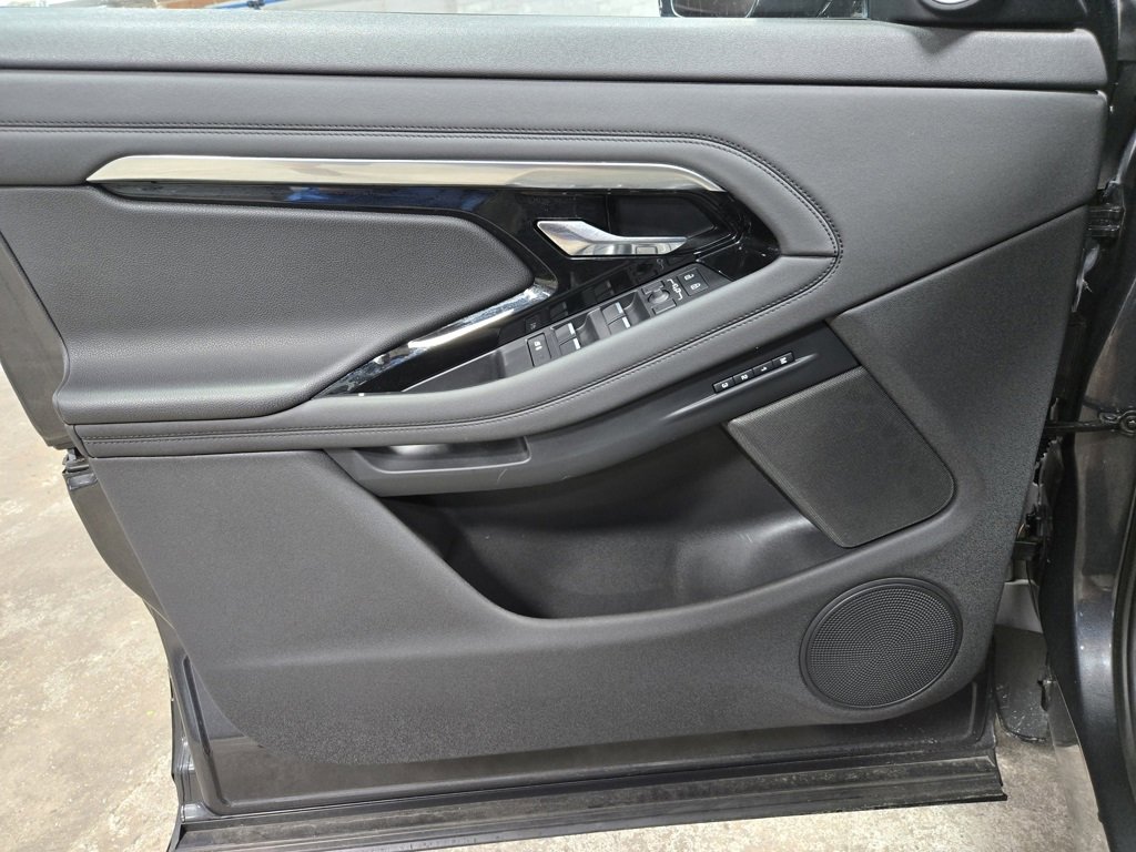 Used 2023 Land Rover Range Rover Evoque R-Dynamic SE image 7