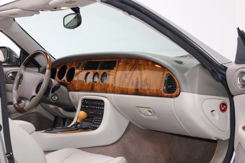 Used 1999 Jaguar XK8 Convertible RWD image 32