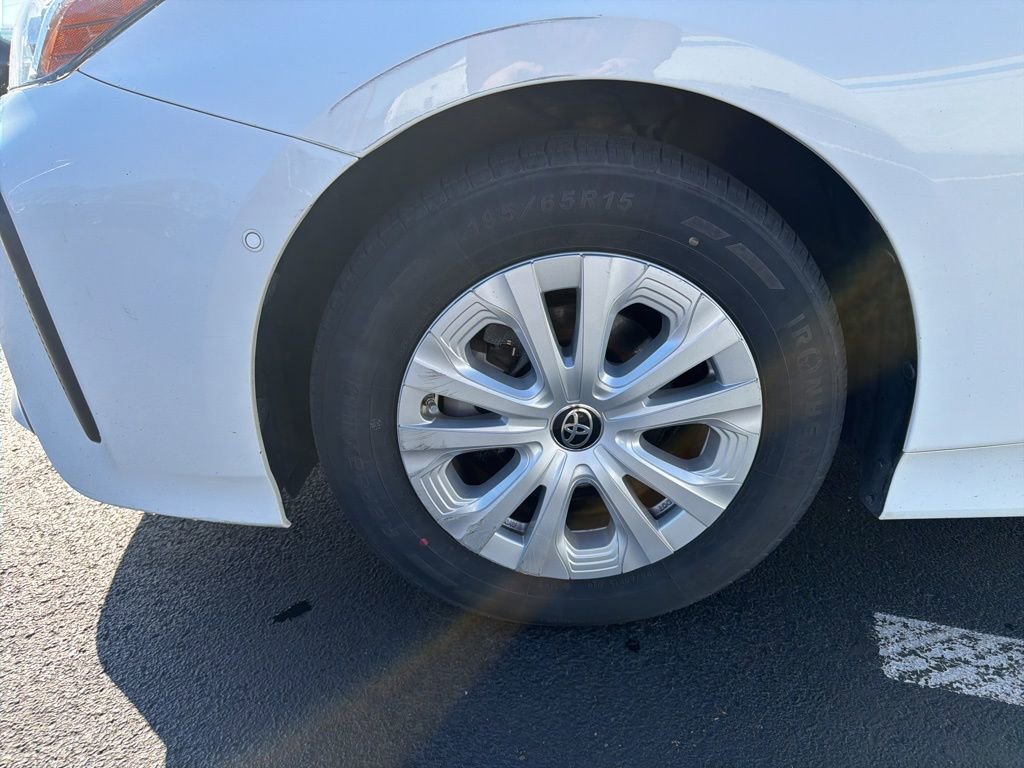 Used 2021 Toyota Prius LE image 10