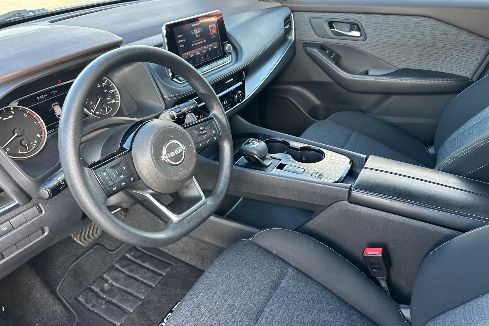 Used 2023 Nissan Rogue SV image 10