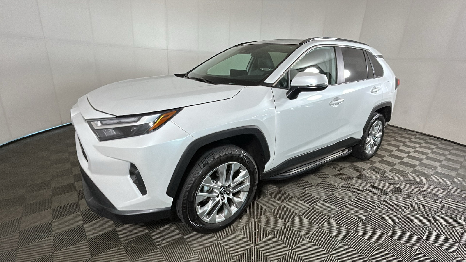 Used 2025 Toyota RAV4 XLE Premium w/ Weather Package AWD/4WD image 8