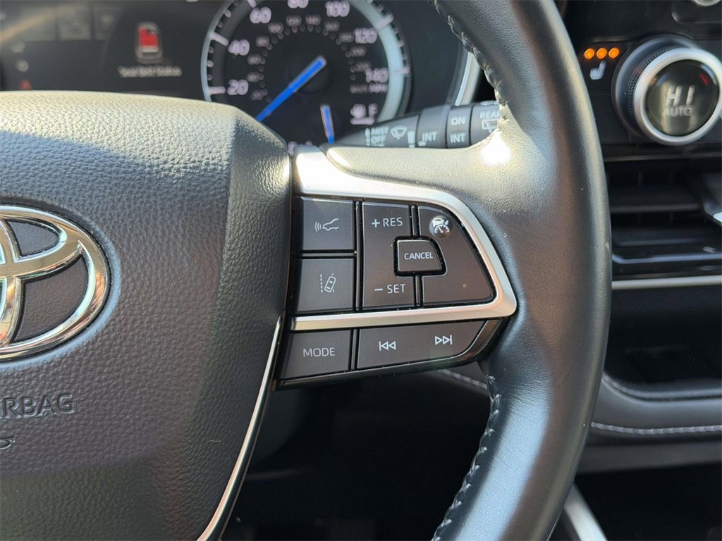 Certified 2021 Toyota Highlander XLE image 10