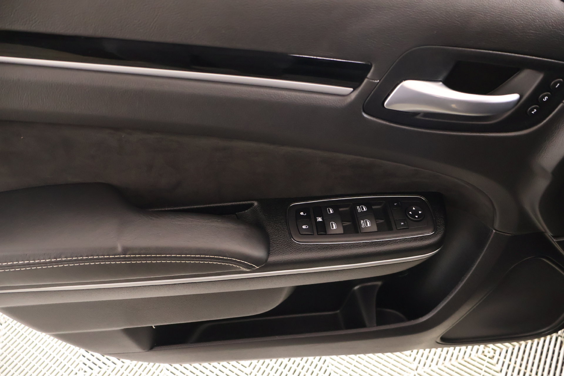 Used 2023 Chrysler 300 C RWD image 16