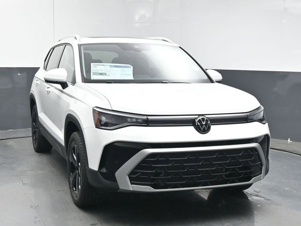 Used 2025 Volkswagen Taos SEL image 2